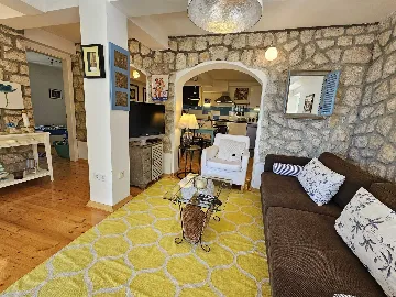 Njivice Apartment with Sea View Terrace