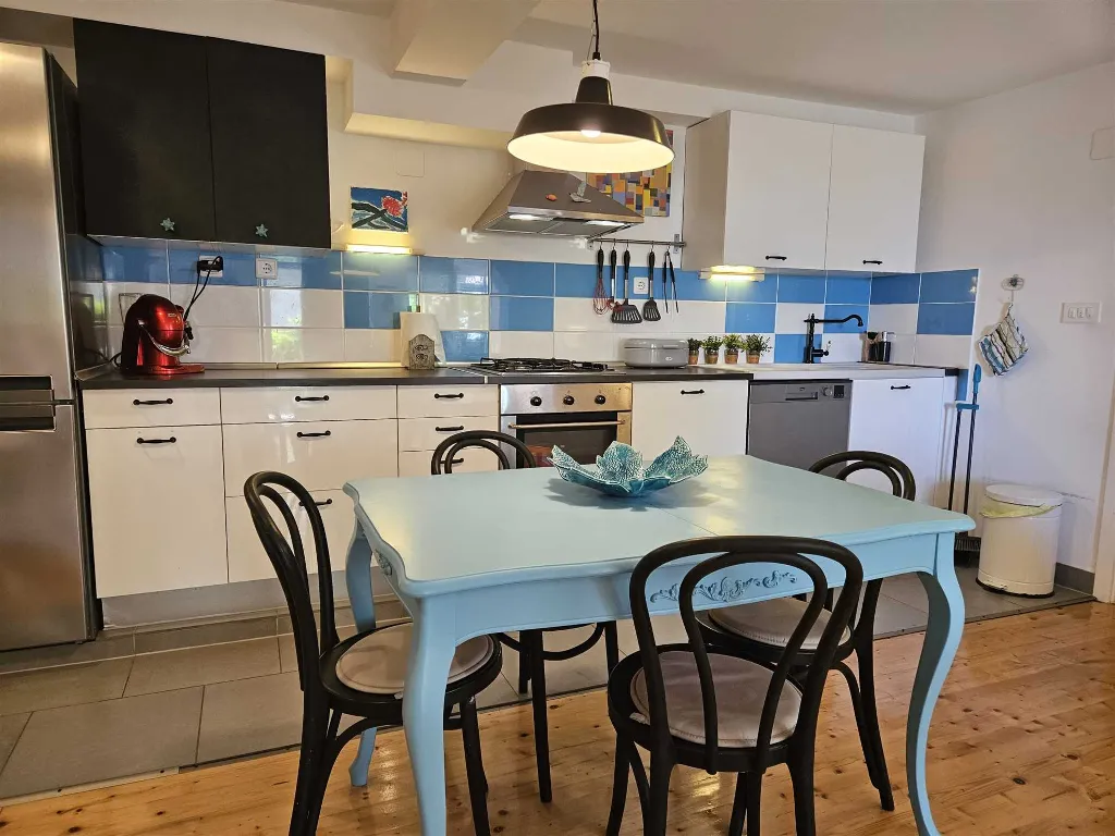 Njivice Apartment with Sea View Terrace