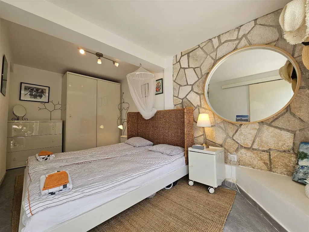 Njivice Apartment with Sea View Terrace