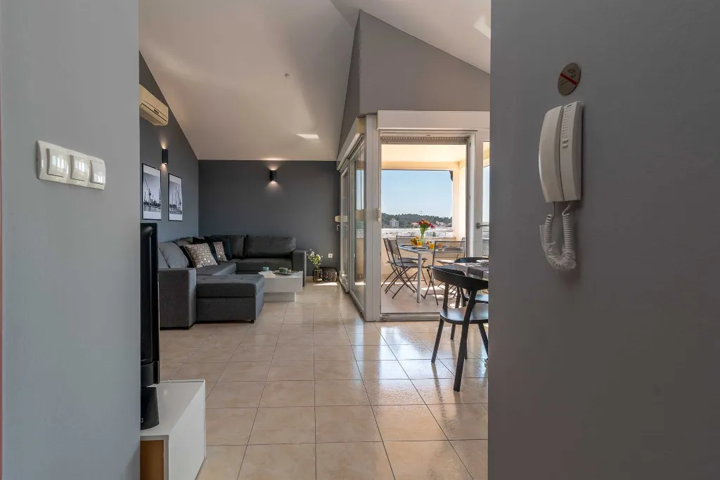 Trogir Apartment with Terrace and Balcony