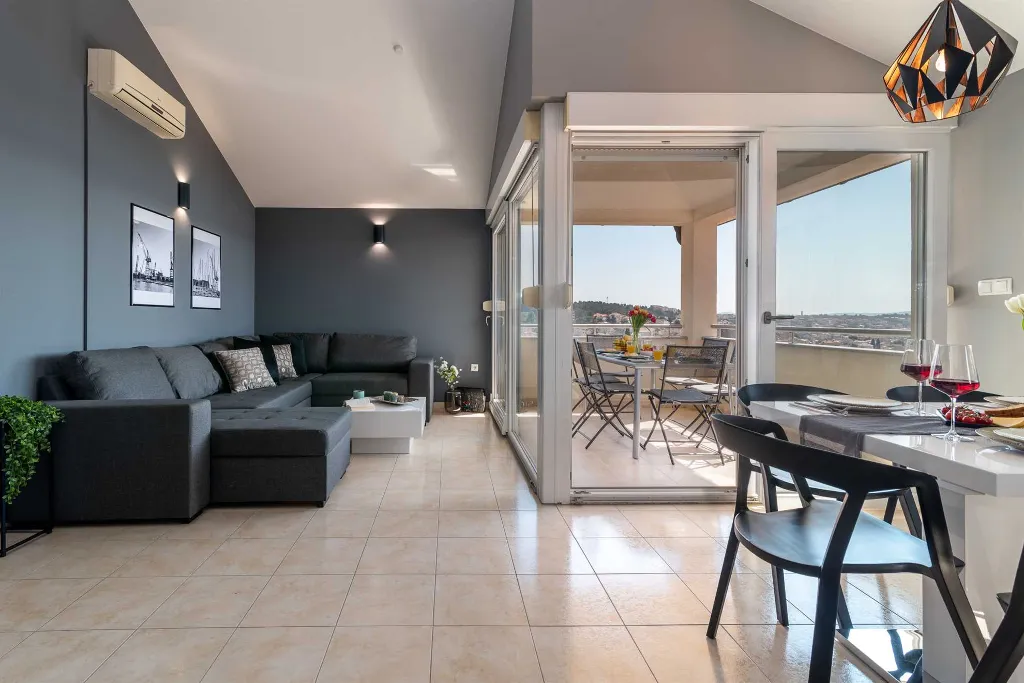 Trogir Apartment with Terrace and Balcony