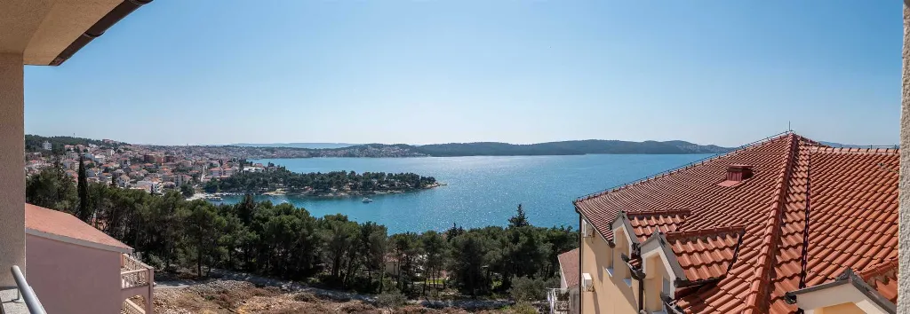 Trogir Apartment with Terrace and Balcony
