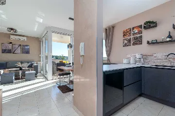 Trogir 2-Bedroom Apartment with Dedicated Parking