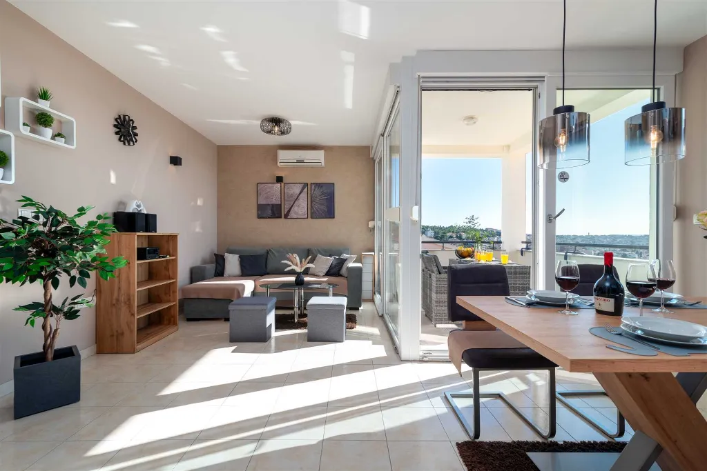 Trogir 2-Bedroom Apartment with Dedicated Parking