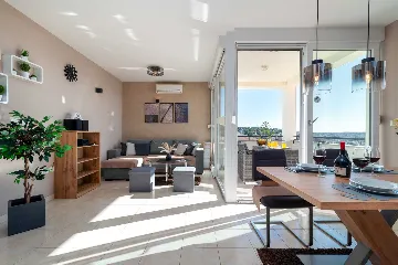 Trogir 2-Bedroom Apartment with Dedicated Parking