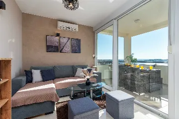 Trogir 2-Bedroom Apartment with Dedicated Parking