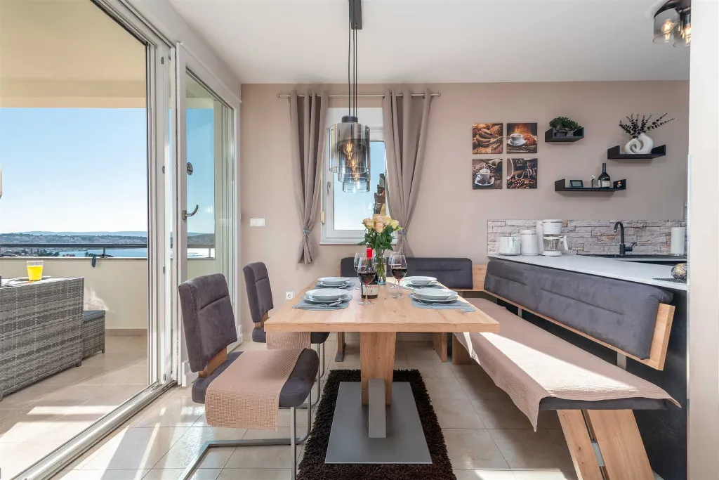 Trogir 2-Bedroom Apartment with Dedicated Parking