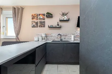 Trogir 2-Bedroom Apartment with Dedicated Parking