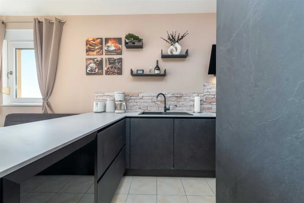 Trogir 2-Bedroom Apartment with Dedicated Parking