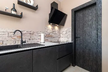 Trogir 2-Bedroom Apartment with Dedicated Parking