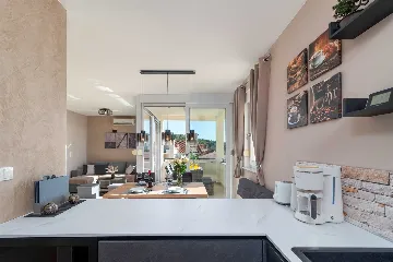 Trogir 2-Bedroom Apartment with Dedicated Parking