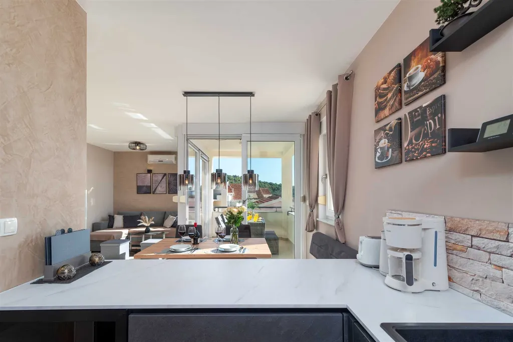 Trogir 2-Bedroom Apartment with Dedicated Parking