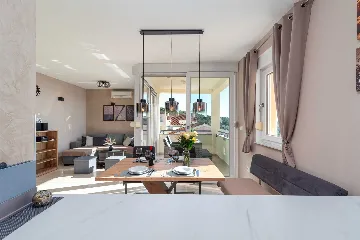 Trogir 2-Bedroom Apartment with Dedicated Parking