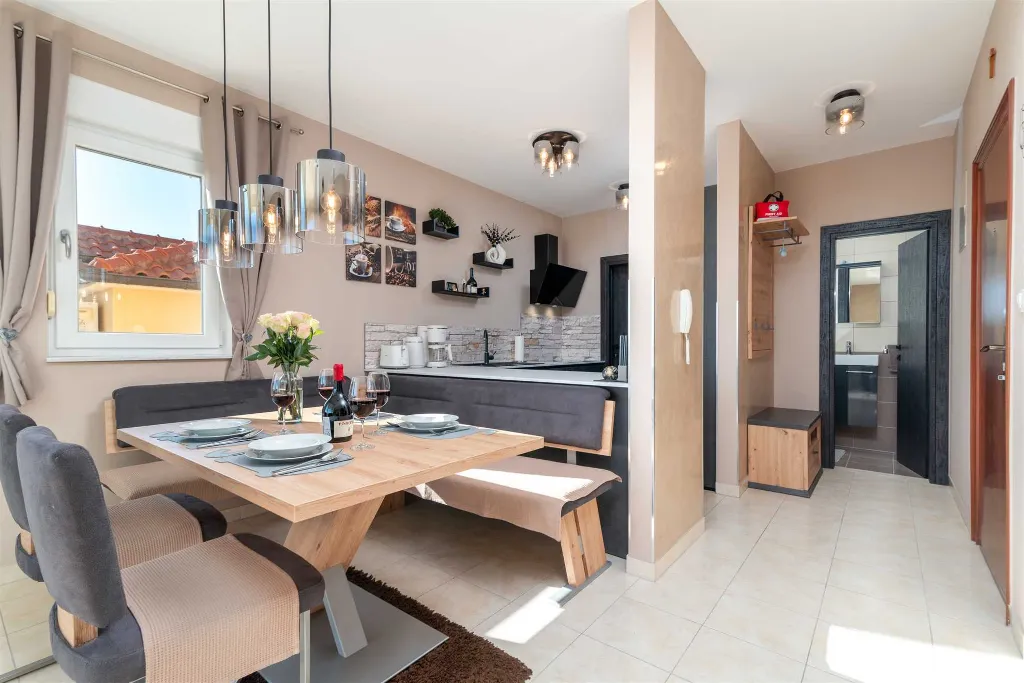 Trogir 2-Bedroom Apartment with Dedicated Parking