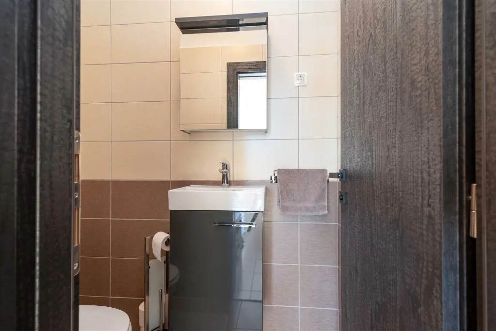 Trogir 2-Bedroom Apartment with Dedicated Parking