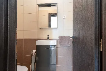 Trogir 2-Bedroom Apartment with Dedicated Parking