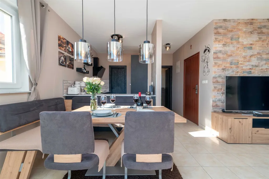 Trogir 2-Bedroom Apartment with Dedicated Parking
