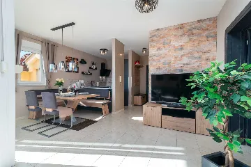 Trogir 2-Bedroom Apartment with Dedicated Parking