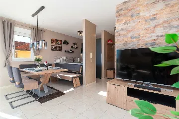 Trogir 2-Bedroom Apartment with Dedicated Parking