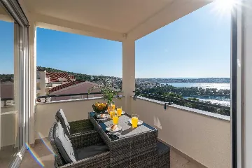 Trogir 2-Bedroom Apartment with Dedicated Parking