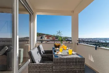 Trogir 2-Bedroom Apartment with Dedicated Parking