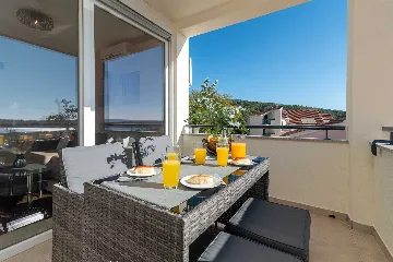 Trogir 2-Bedroom Apartment with Dedicated Parking