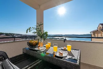 Trogir 2-Bedroom Apartment with Dedicated Parking