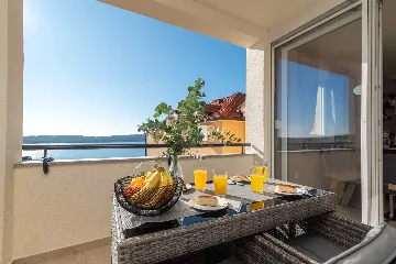 Trogir 2-Bedroom Apartment with Dedicated Parking