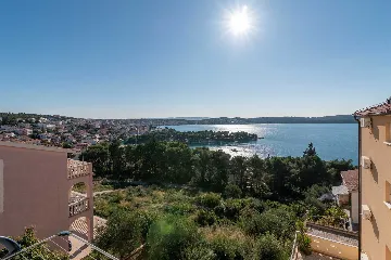 Trogir 2-Bedroom Apartment with Dedicated Parking