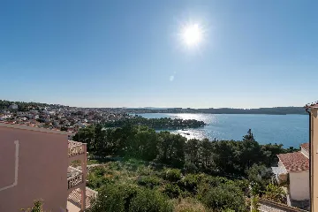 Trogir 2-Bedroom Apartment with Dedicated Parking