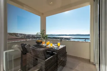 Trogir 2-Bedroom Apartment with Dedicated Parking