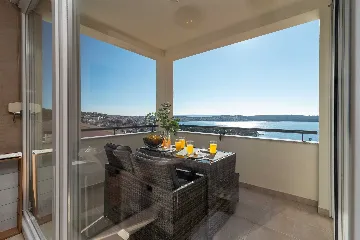 Trogir 2-Bedroom Apartment with Dedicated Parking