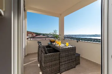 Trogir 2-Bedroom Apartment with Dedicated Parking