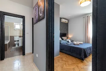 Trogir 2-Bedroom Apartment with Dedicated Parking