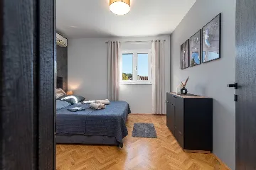 Trogir 2-Bedroom Apartment with Dedicated Parking