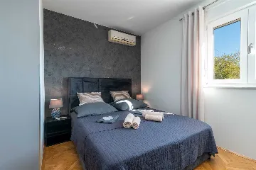 Trogir 2-Bedroom Apartment with Dedicated Parking