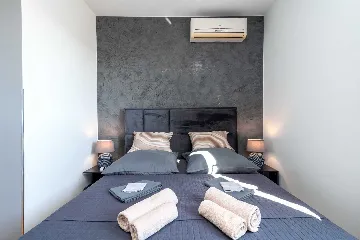 Trogir 2-Bedroom Apartment with Dedicated Parking