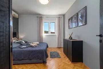 Trogir 2-Bedroom Apartment with Dedicated Parking