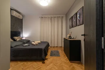 Trogir 2-Bedroom Apartment with Dedicated Parking