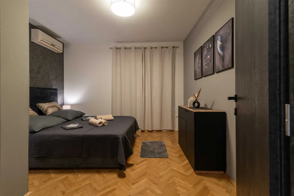 Trogir 2-Bedroom Apartment with Dedicated Parking