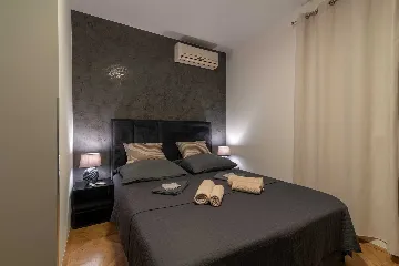 Trogir 2-Bedroom Apartment with Dedicated Parking