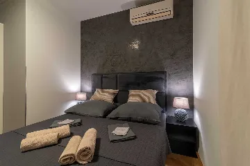 Trogir 2-Bedroom Apartment with Dedicated Parking