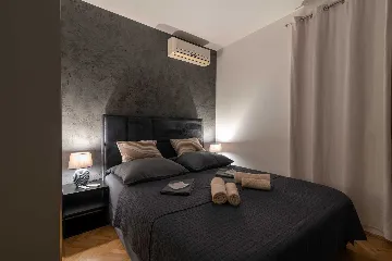 Trogir 2-Bedroom Apartment with Dedicated Parking