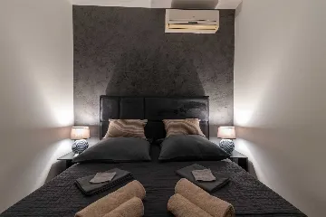 Trogir 2-Bedroom Apartment with Dedicated Parking