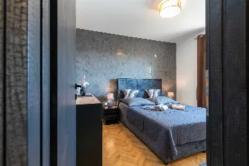 Trogir 2-Bedroom Apartment with Dedicated Parking