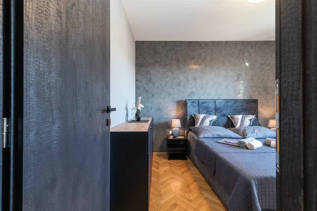 Trogir 2-Bedroom Apartment with Dedicated Parking