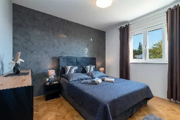 Trogir 2-Bedroom Apartment with Dedicated Parking