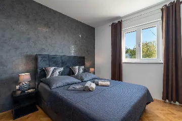 Trogir 2-Bedroom Apartment with Dedicated Parking