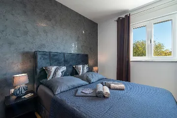 Trogir 2-Bedroom Apartment with Dedicated Parking