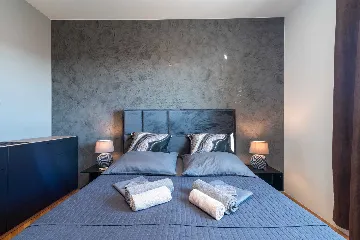 Trogir 2-Bedroom Apartment with Dedicated Parking